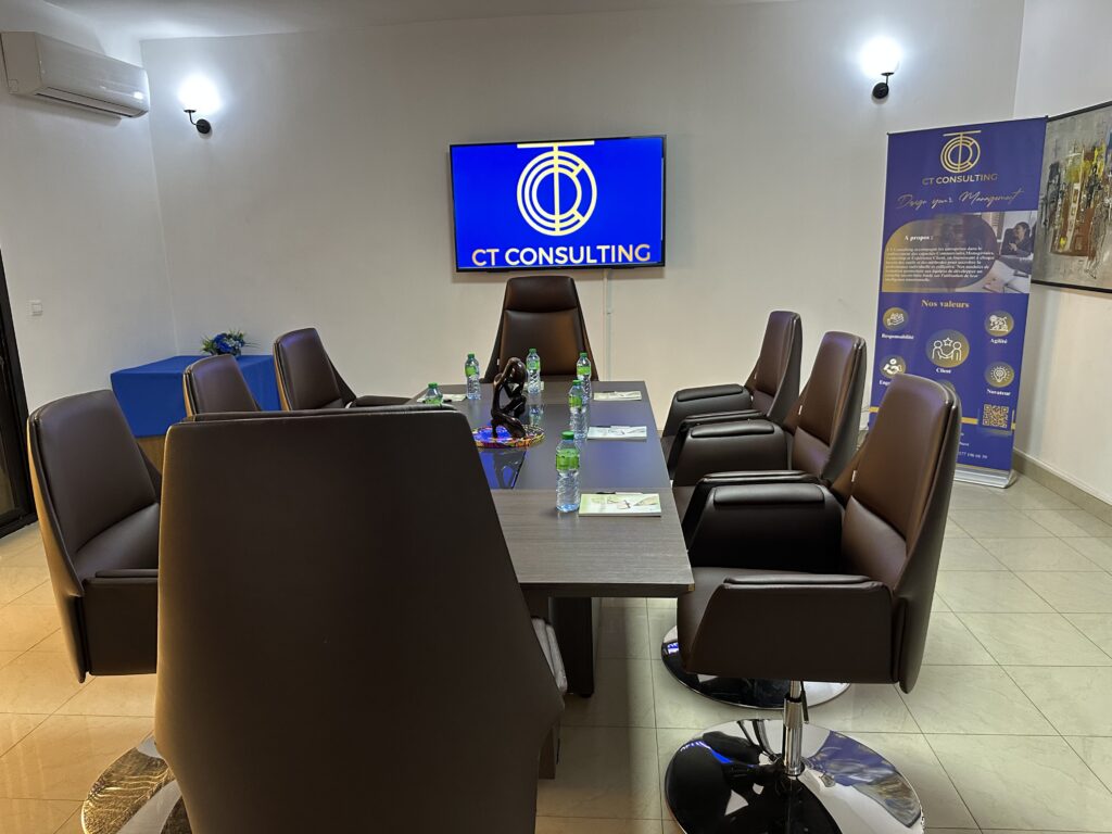 Salle de réunion confidentielle à Dakar pour 8 personnes