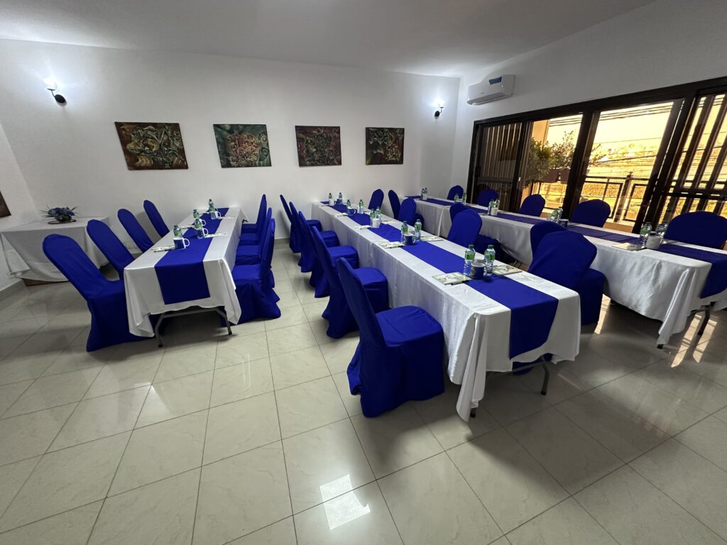 Salle de réunion lumineuse à Dakar Salle Mirroir CT Consulting