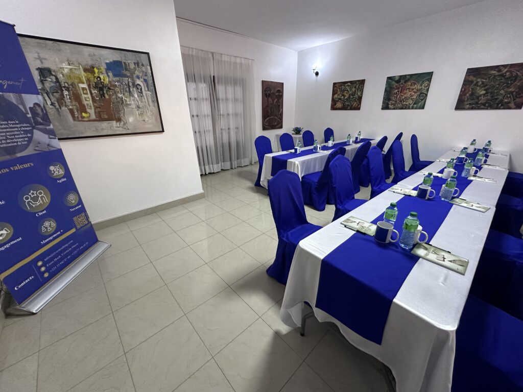 Salle de réunion lumineuse à Dakar Salle Mirroir CT Consulting