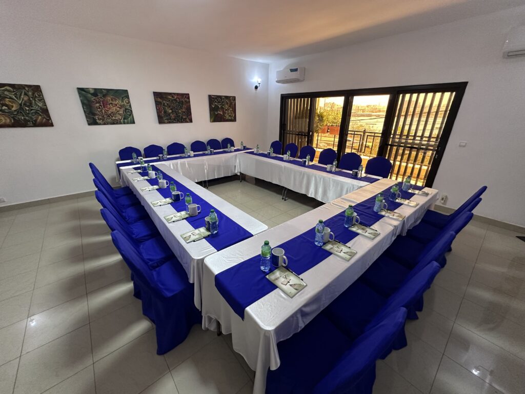 Salle de réunion collaborative à Dakar Racine Carrée CT Consulting